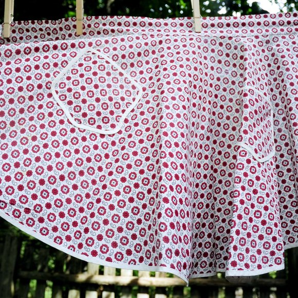 VTG Red & White Floral & Medallion Print Apron - Picture 2 of 8